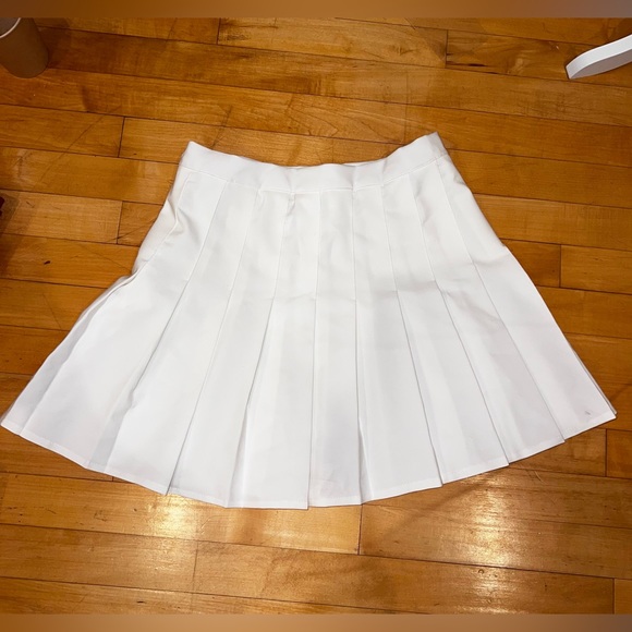 BooHoo White Mini Tennis Skirt sz 8 ruffle athletic - Picture 1 of 2